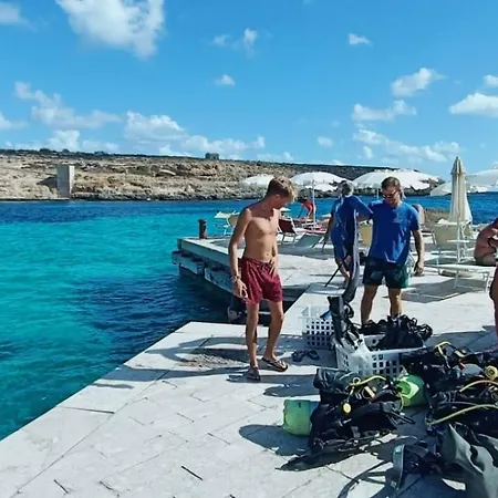 Camera Guitga A Lampedusa-2